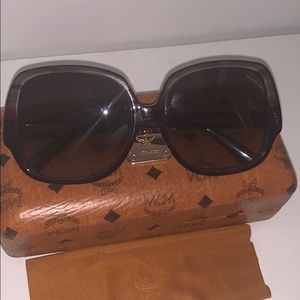 Like new! MCM round oversized Sunglasses